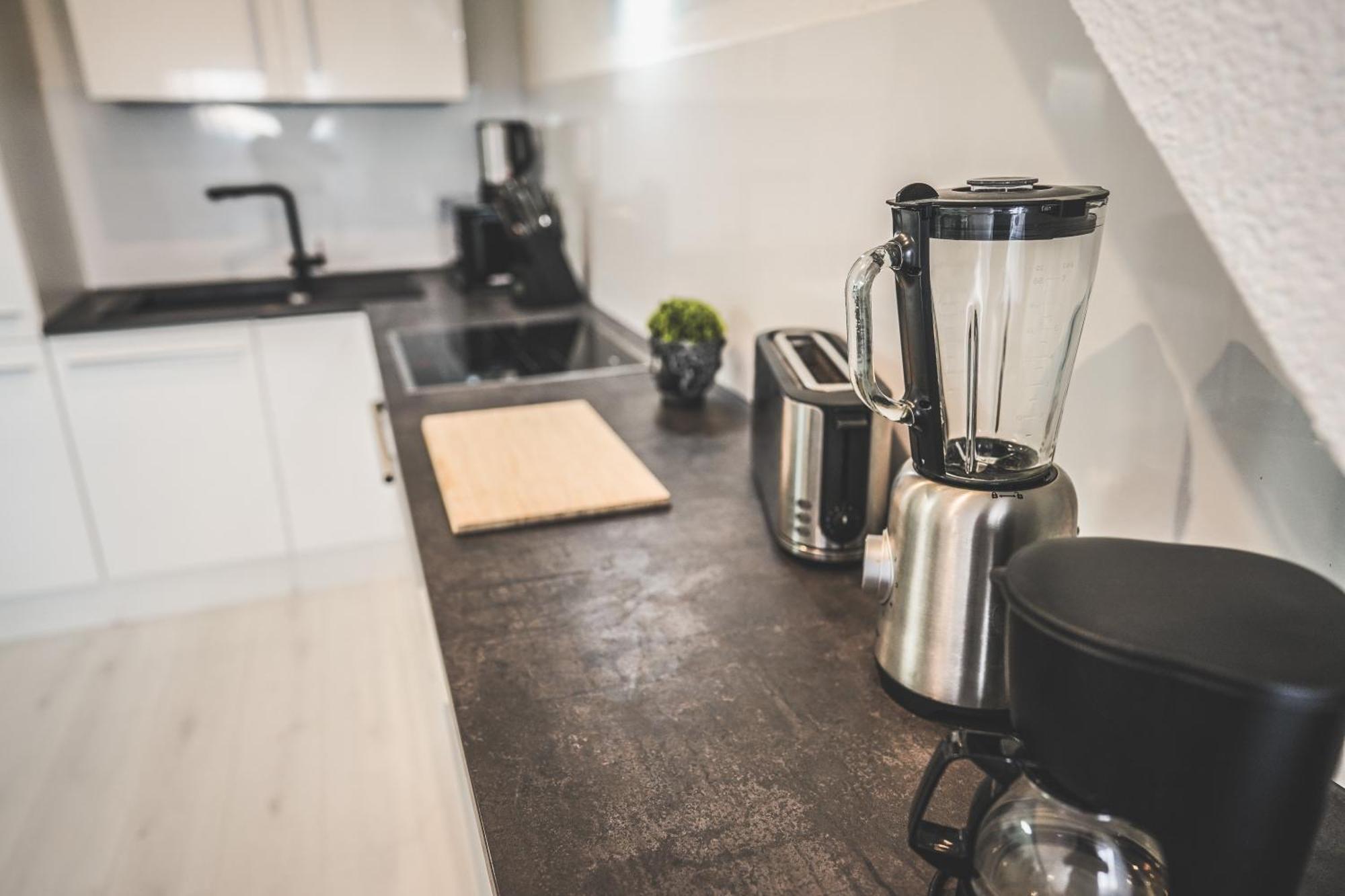 Luxus Maisonette Wohnung Am See, Wehome Premium Занкт-Леон-Рот Екстер'єр фото