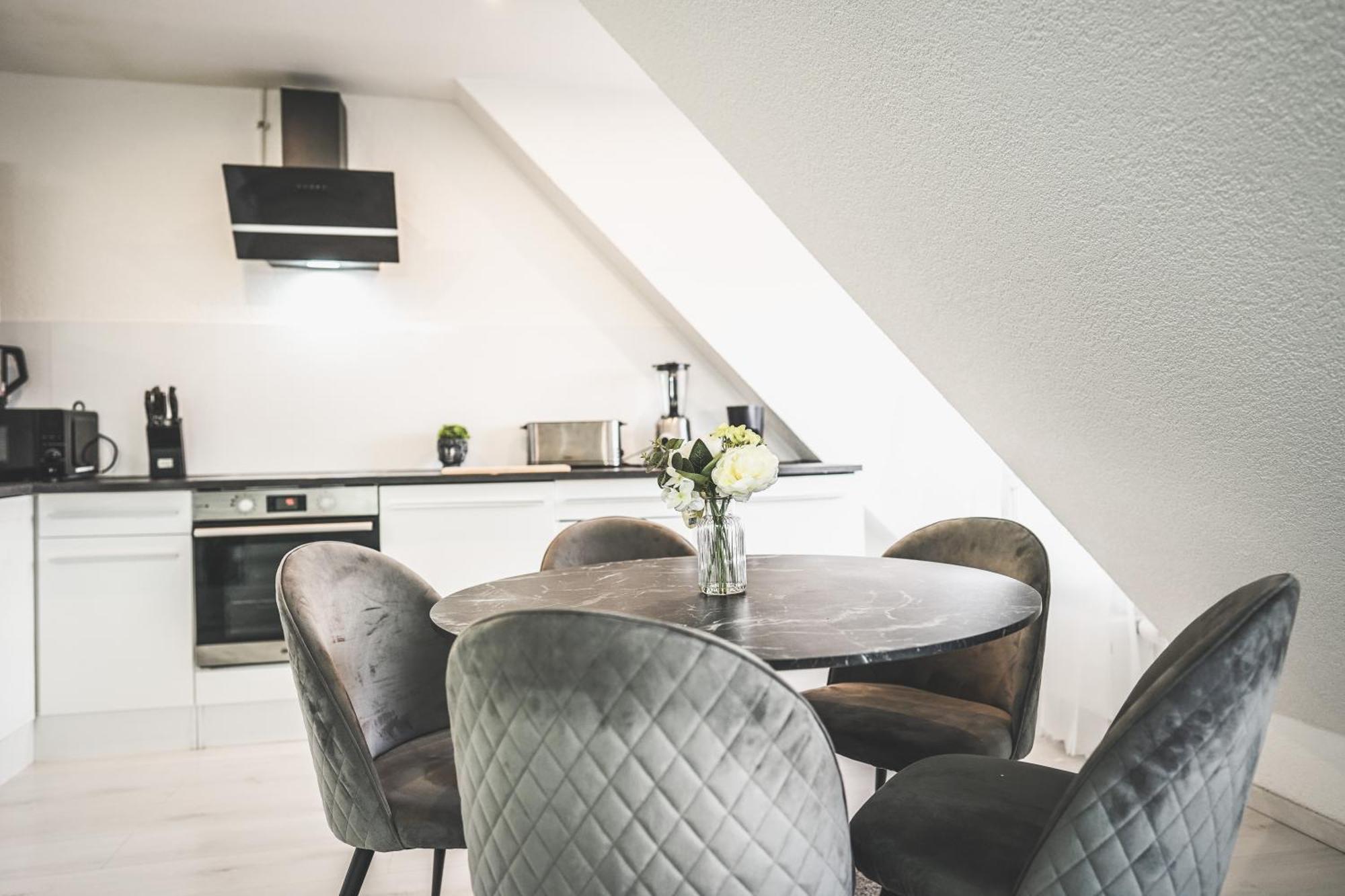 Luxus Maisonette Wohnung Am See, Wehome Premium Занкт-Леон-Рот Екстер'єр фото