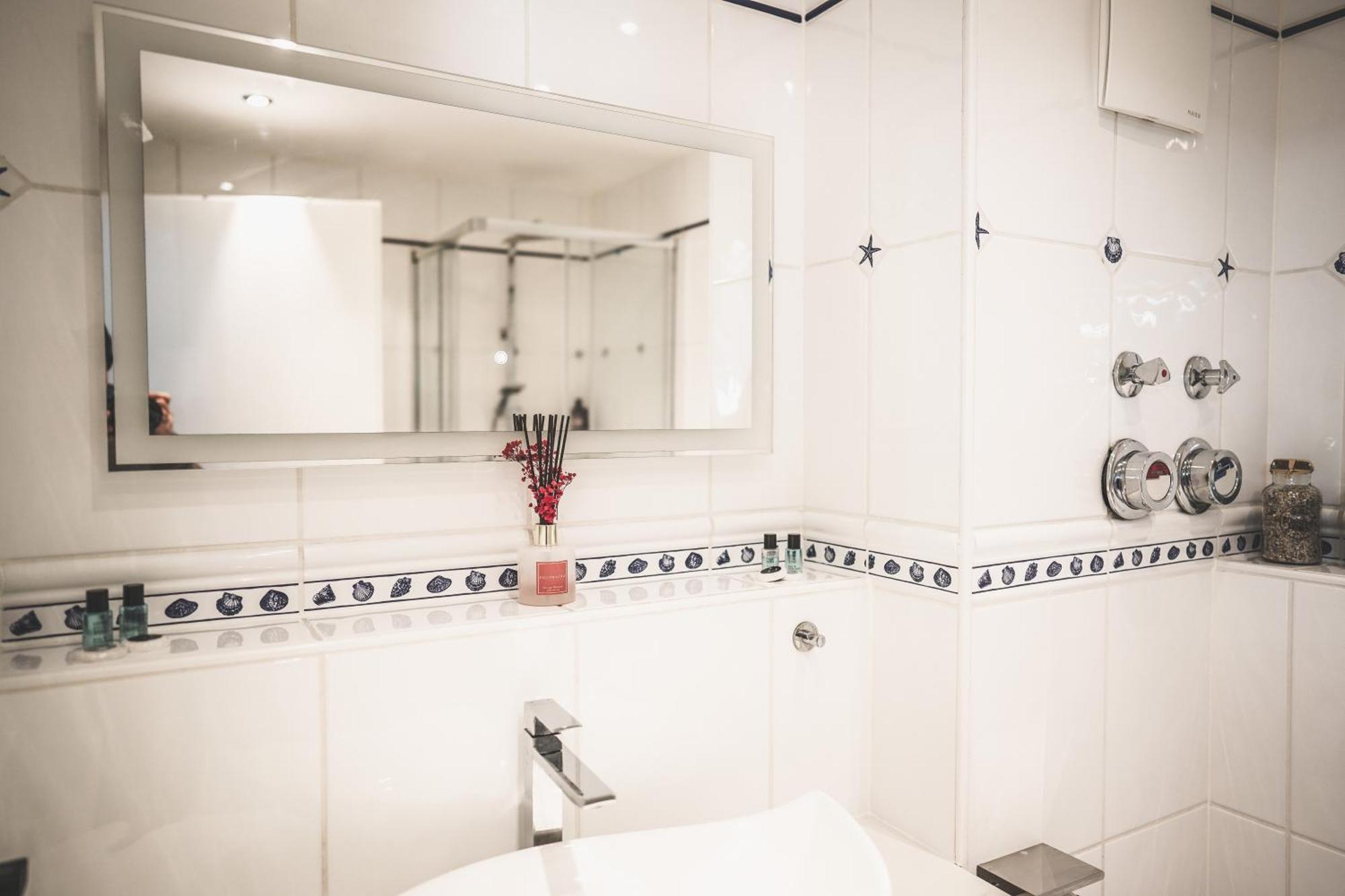 Luxus Maisonette Wohnung Am See, Wehome Premium Занкт-Леон-Рот Екстер'єр фото