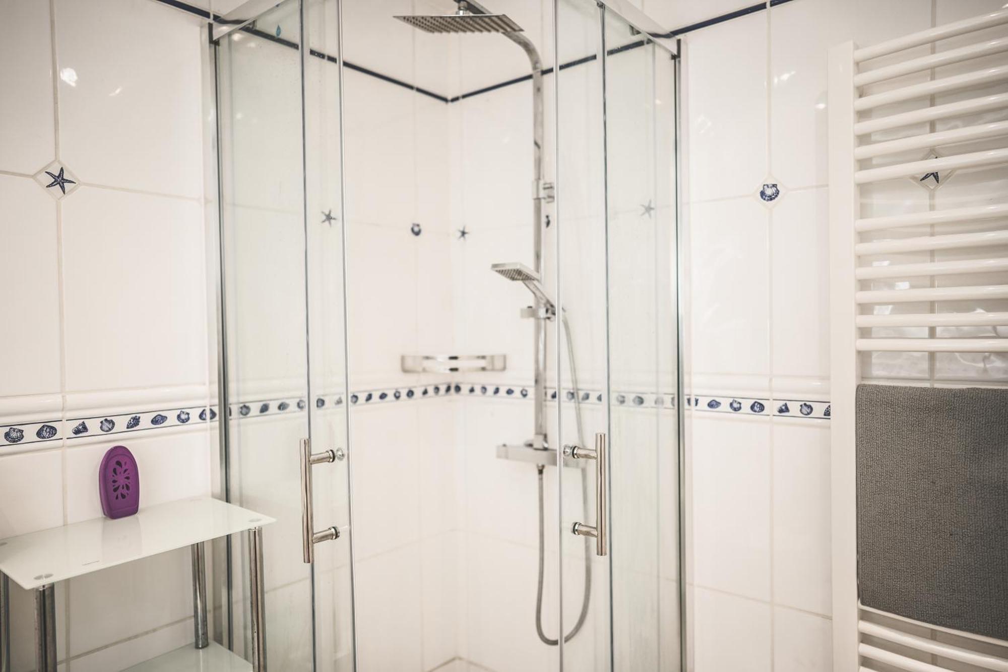 Luxus Maisonette Wohnung Am See, Wehome Premium Занкт-Леон-Рот Екстер'єр фото